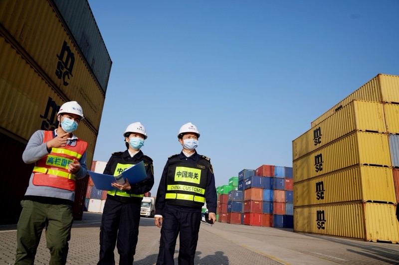 1650614655946408.jpg 海關(guān)關(guān)員到高欄國(guó)際貨柜碼頭調(diào)研.jpg